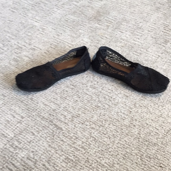 Tom’s Black Lace Shoe - Picture 2 of 5